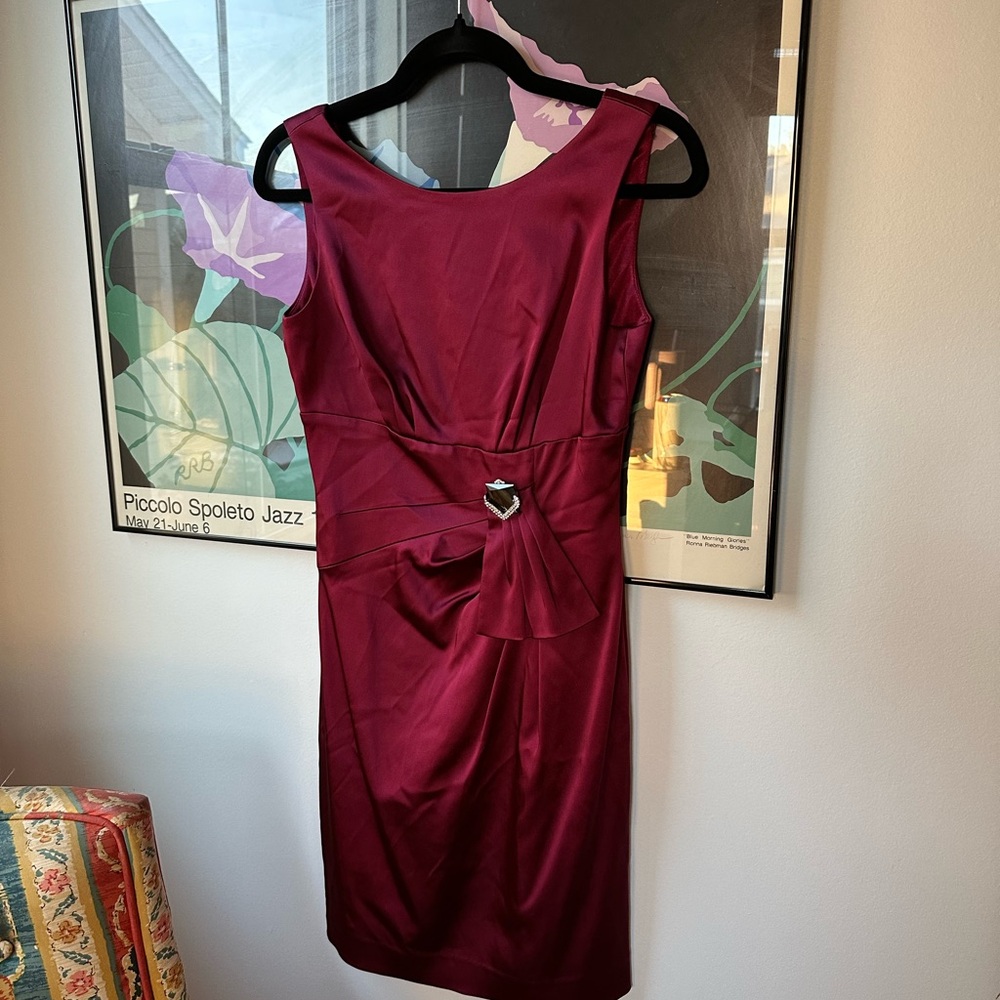 Tahari Elegant Sleeveless Wine Dress